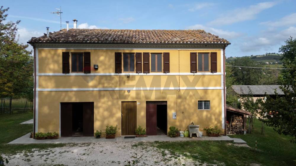 casa indipendente in vendita a Belvedere Ostrense