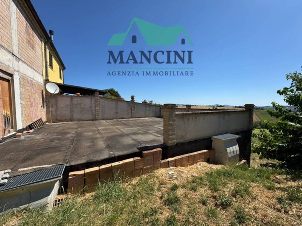 casa indipendente in vendita a Belvedere Ostrense