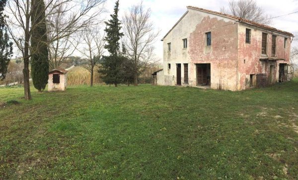 casa indipendente in vendita a Belvedere Ostrense