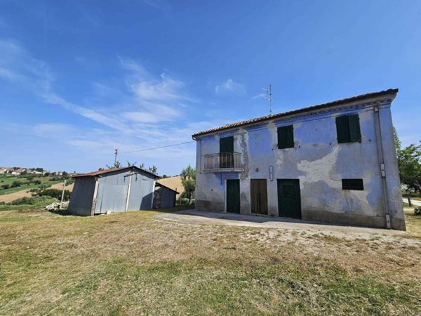 casa indipendente in vendita a Belvedere Ostrense