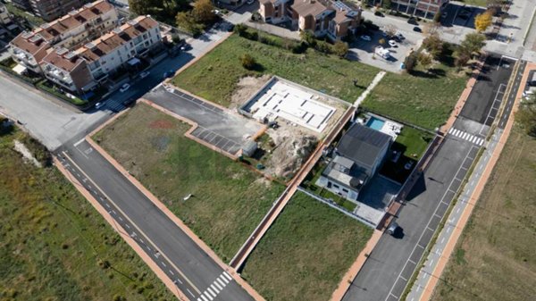 casa indipendente in vendita a Belvedere Ostrense