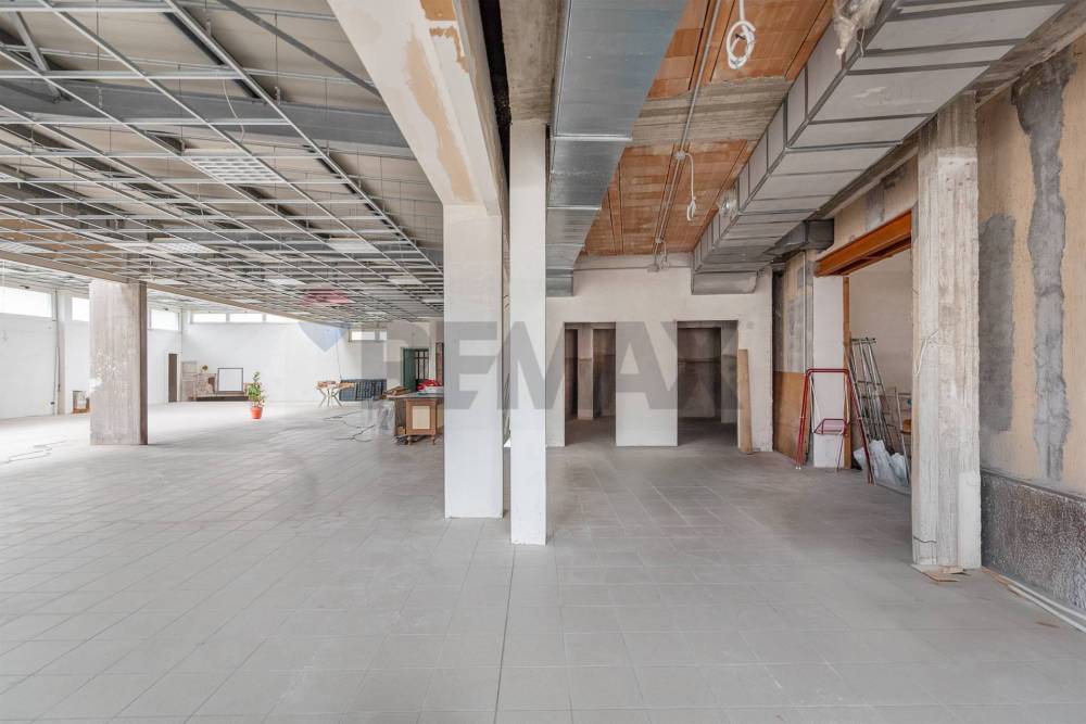 locale commerciale in vendita a Belvedere Ostrense