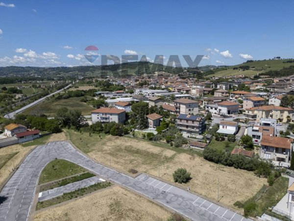 casa indipendente in vendita a Belvedere Ostrense
