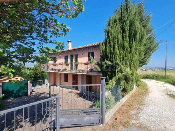 casa indipendente in vendita a Belvedere Ostrense
