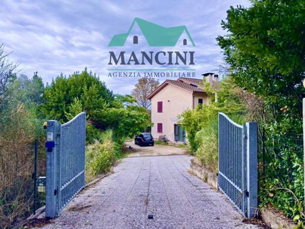 casa indipendente in vendita a Belvedere Ostrense