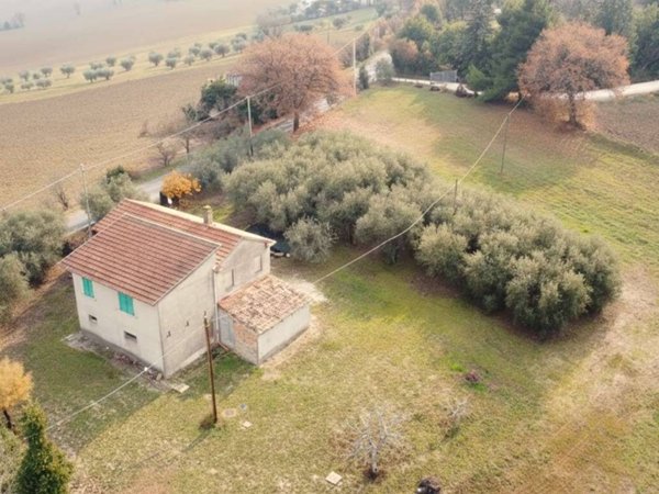 casa indipendente in vendita a Belvedere Ostrense