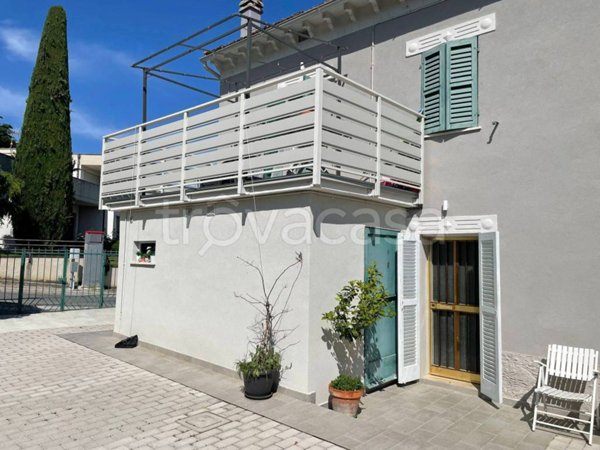 casa indipendente in vendita a Belvedere Ostrense