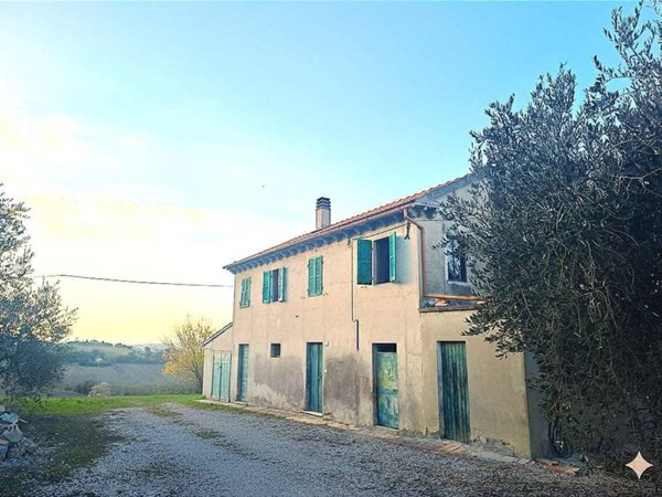 casa indipendente in vendita a Belvedere Ostrense