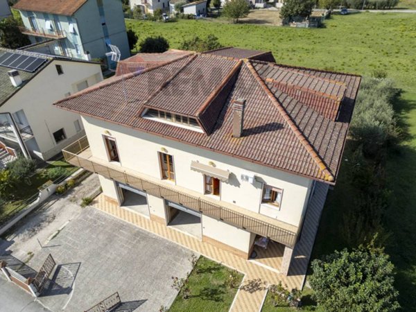 casa indipendente in vendita a Belvedere Ostrense