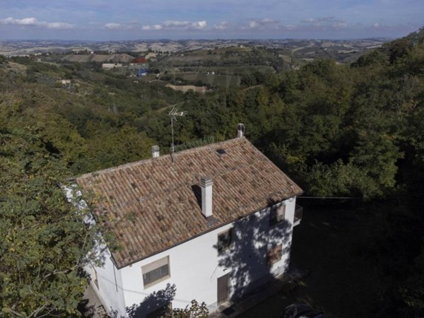 casa indipendente in vendita a Belvedere Ostrense