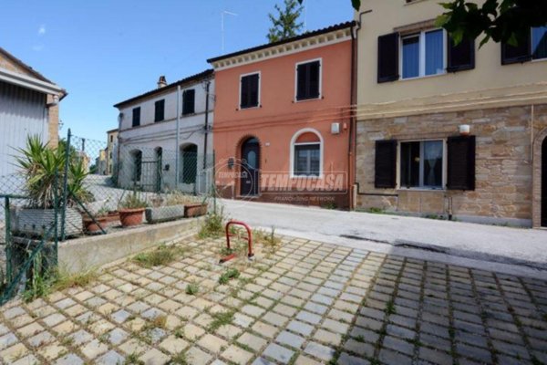 casa indipendente in vendita a Camerano