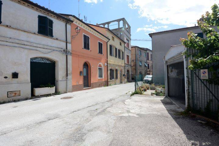 casa indipendente in vendita a Camerano