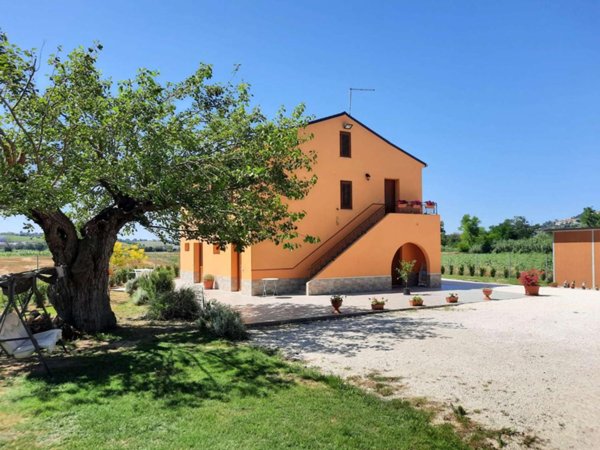 casa indipendente in vendita a Camerano