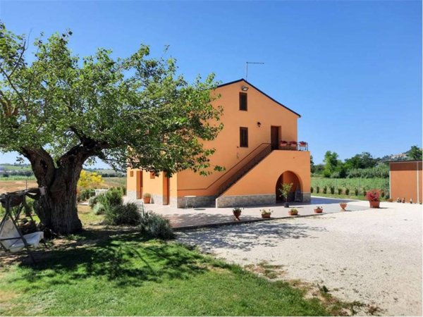 casa indipendente in vendita a Camerano