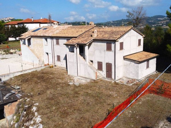 casa indipendente in vendita a Camerano