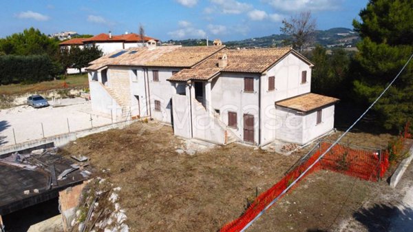 casa indipendente in vendita a Camerano