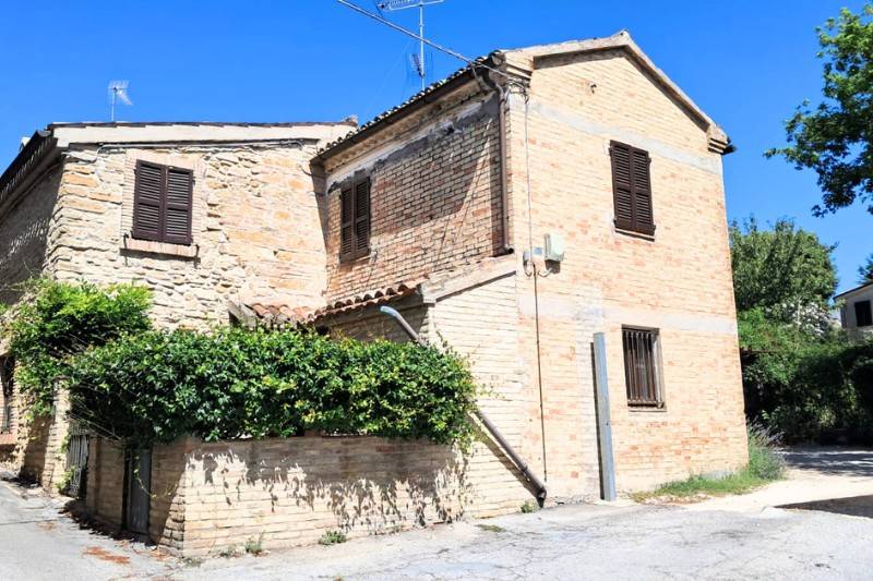 casa indipendente in vendita a Camerano