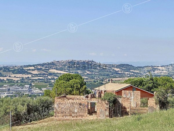 terreno edificabile in vendita a Camerano