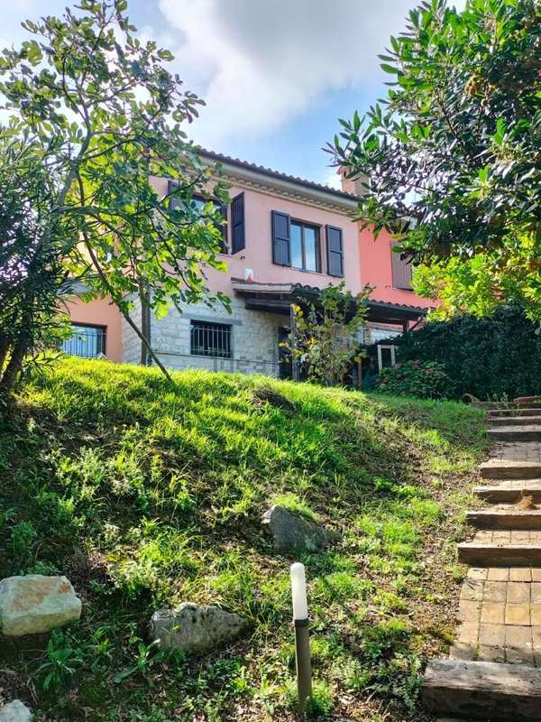 casa indipendente in vendita a Camerano