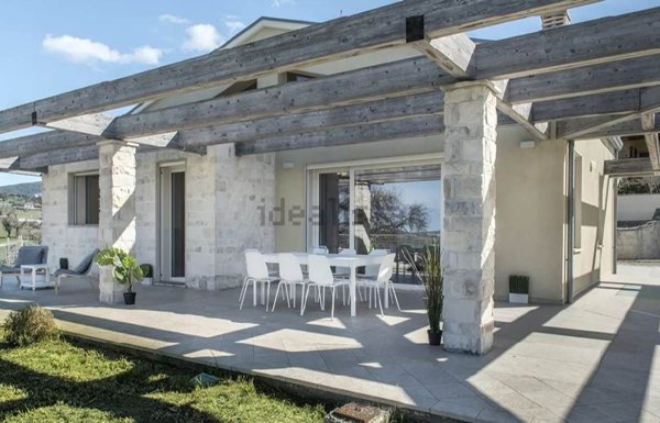 casa indipendente in vendita a Camerano