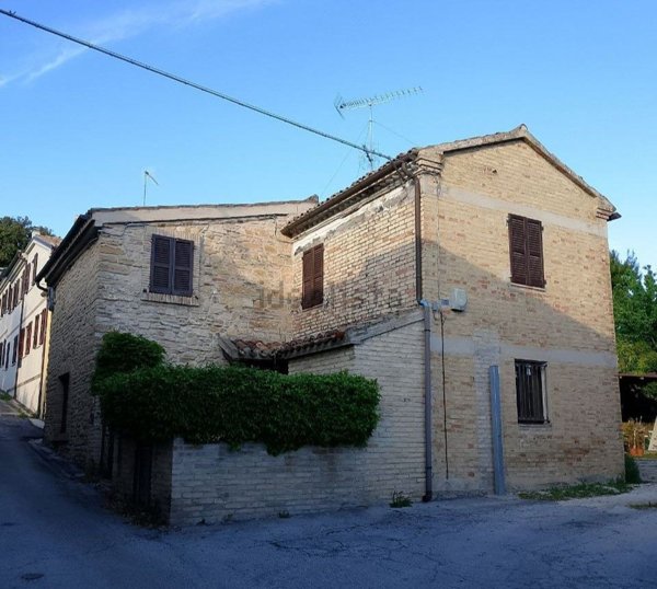 casa indipendente in vendita a Camerano