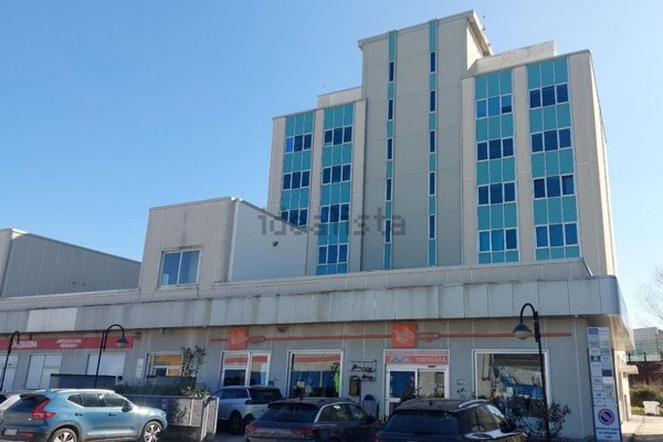 ufficio in vendita a Camerano