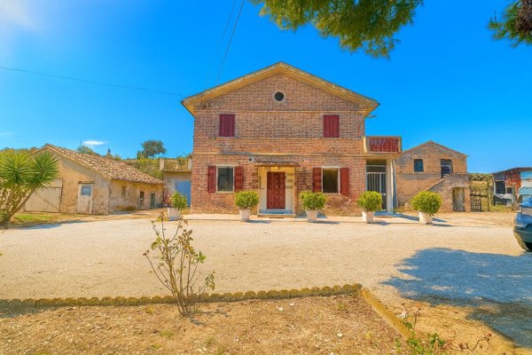 casale in vendita a Camerano