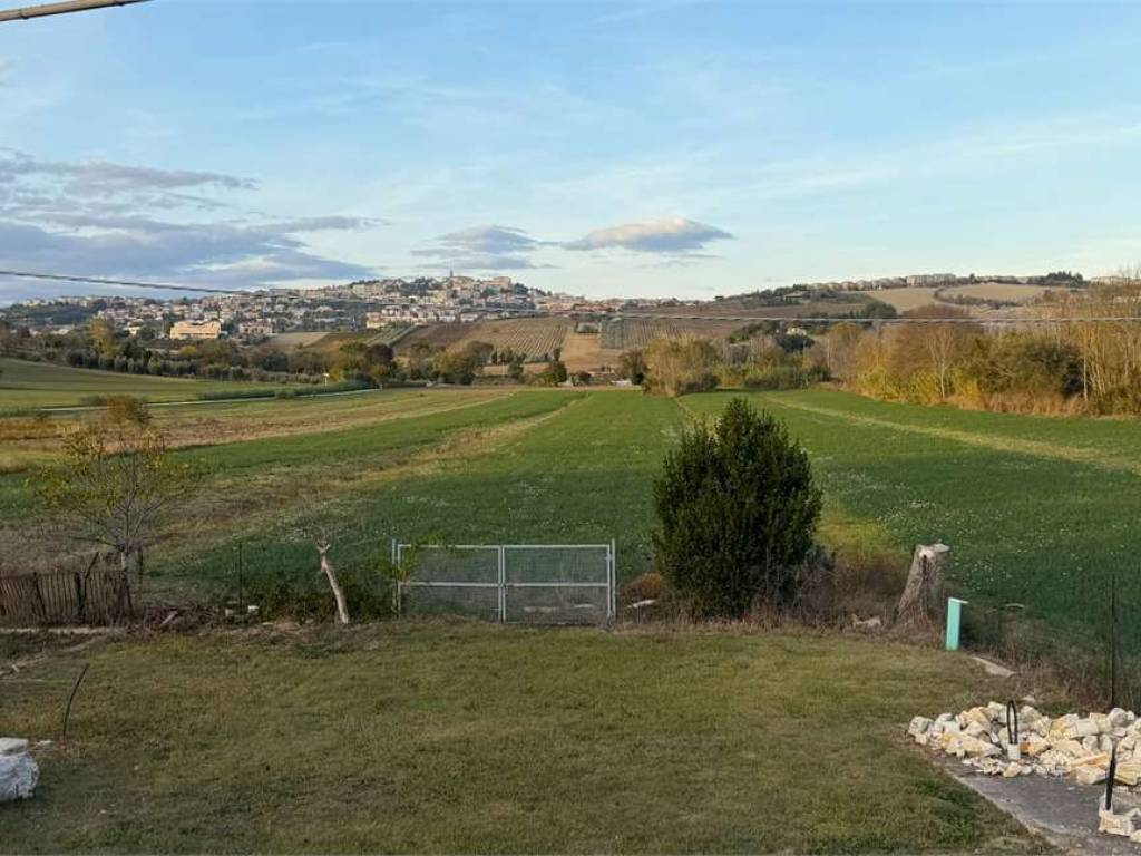 casa indipendente in vendita a Camerano