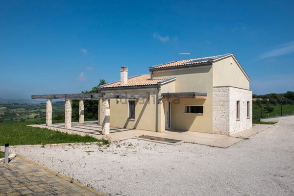 casa indipendente in vendita a Camerano in zona San Germano