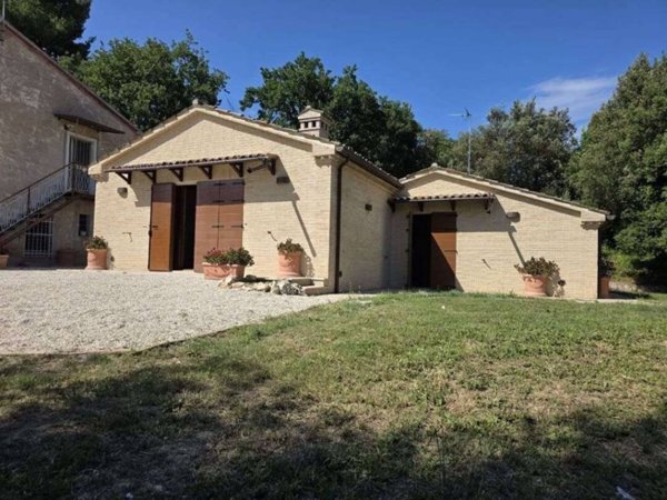 casa indipendente in vendita a Camerano