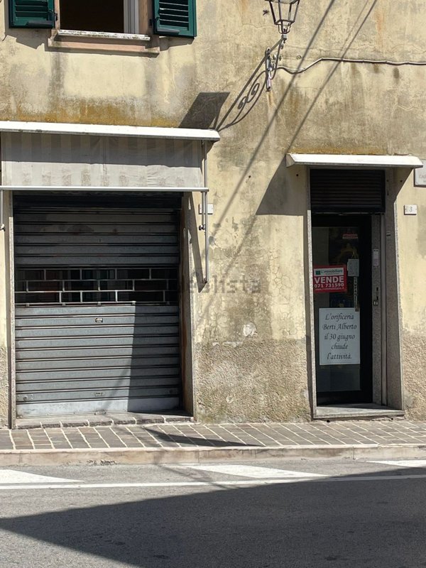 locale commerciale in vendita a Camerano