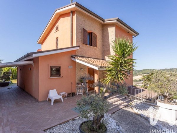 casa indipendente in vendita a Camerano in zona San Germano
