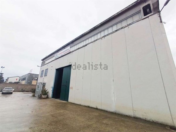 locale di sgombero in vendita a Camerata Picena