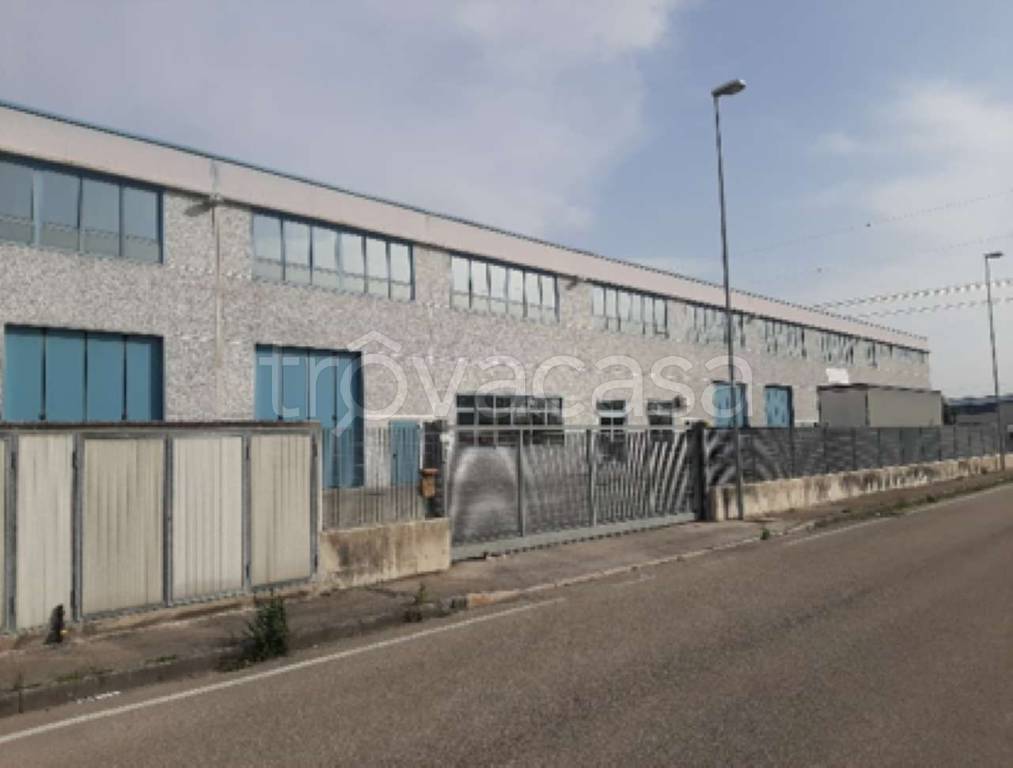 locale commerciale in vendita a Camerata Picena