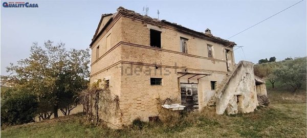 pentavano in vendita a Camerata Picena