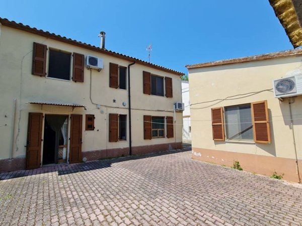 casa indipendente in vendita a Castelbellino in zona Pantiere