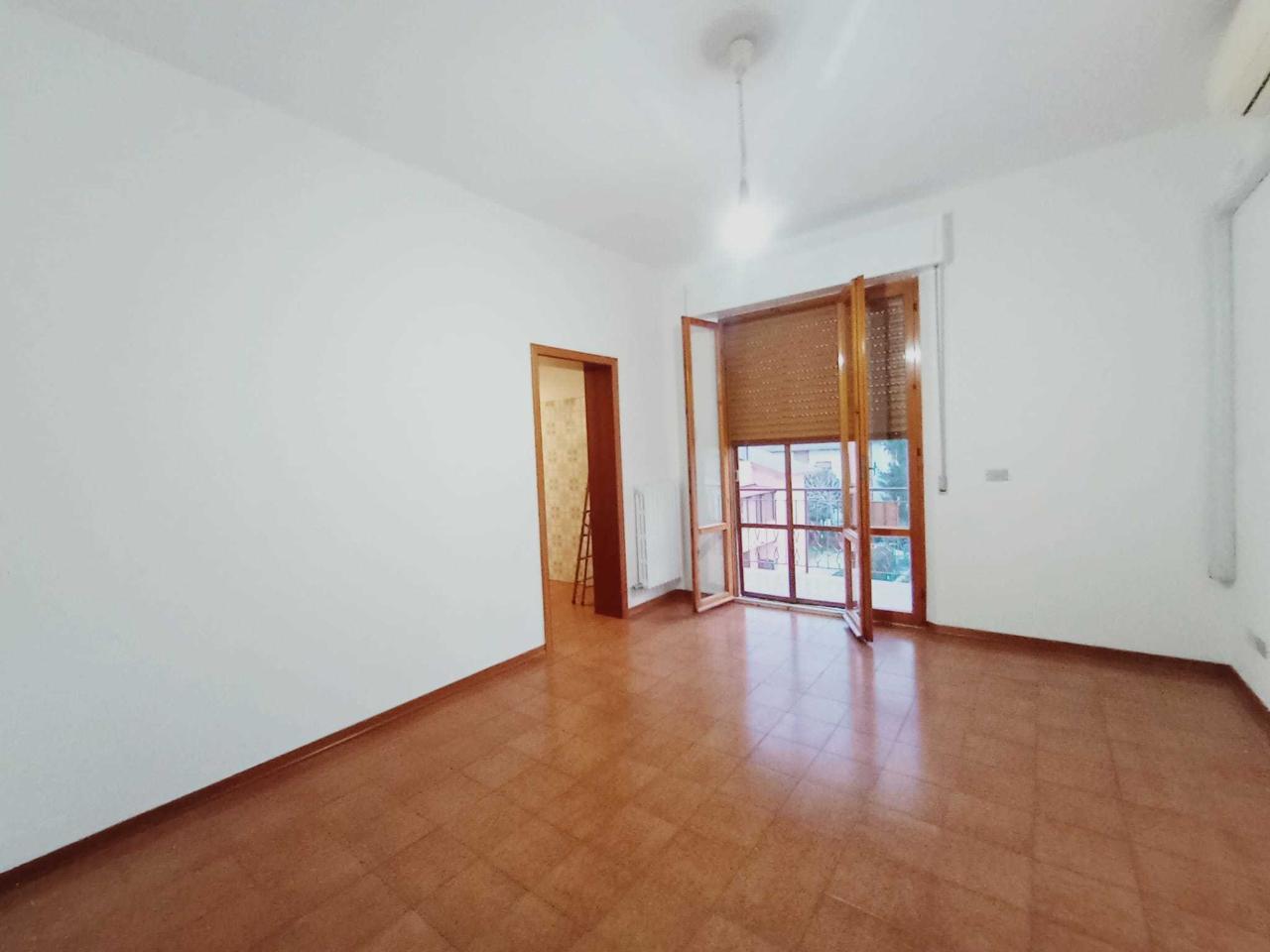 appartamento in vendita a Castelbellino in zona Stazione