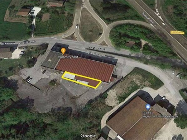 locale commerciale in vendita a Castelbellino