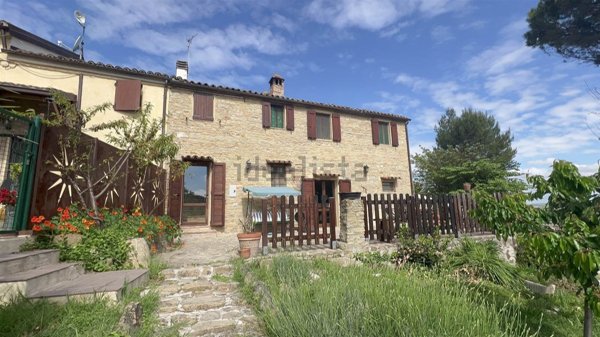casale in vendita a Castelbellino