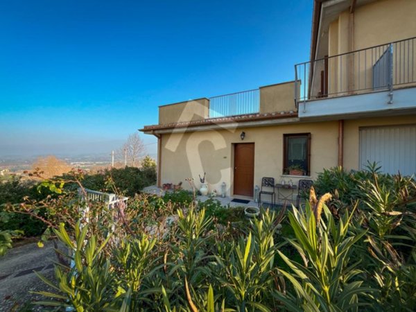 casa indipendente in vendita a Castelbellino