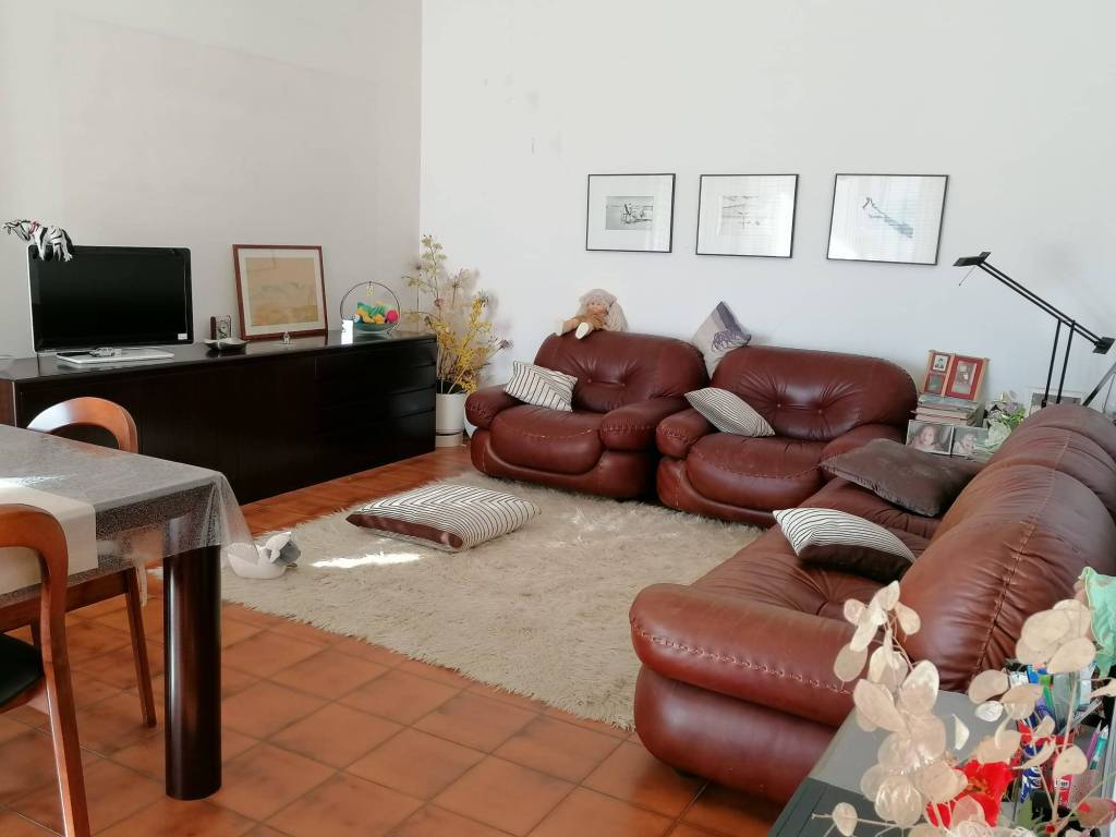 appartamento in vendita a Castelbellino in zona Stazione