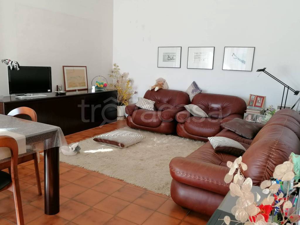 appartamento in vendita a Castelbellino in zona Stazione