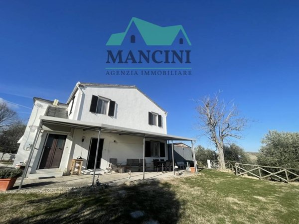 casa indipendente in vendita a Castelbellino