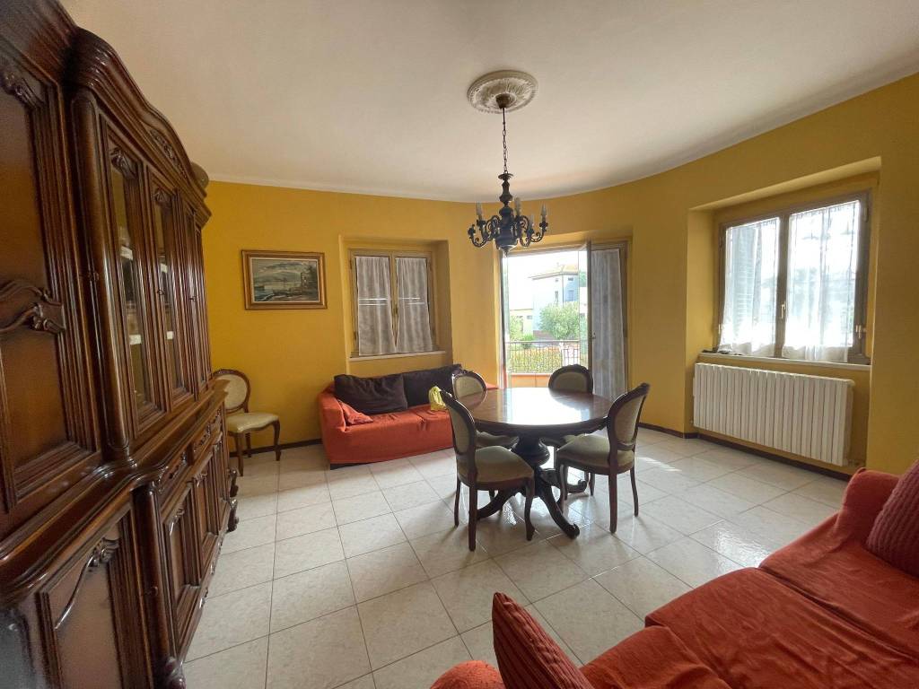 appartamento in vendita a Castelbellino in zona Stazione
