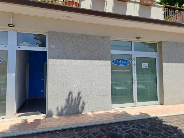 negozio in vendita a Castelbellino in zona Stazione