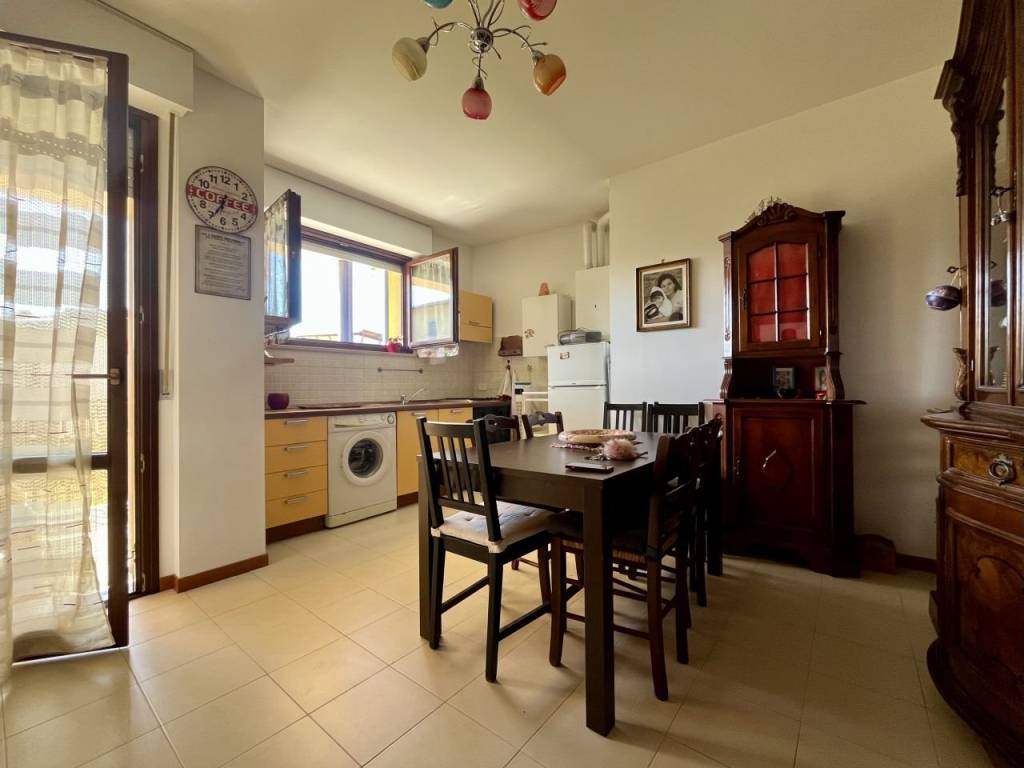 appartamento in vendita a Castelbellino in zona Stazione