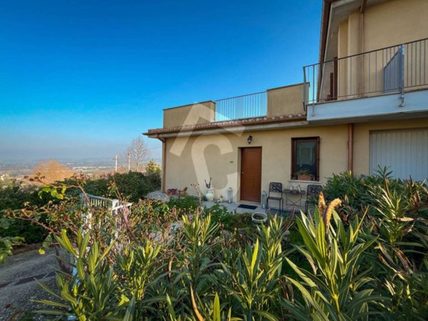 casa indipendente in vendita a Castelbellino