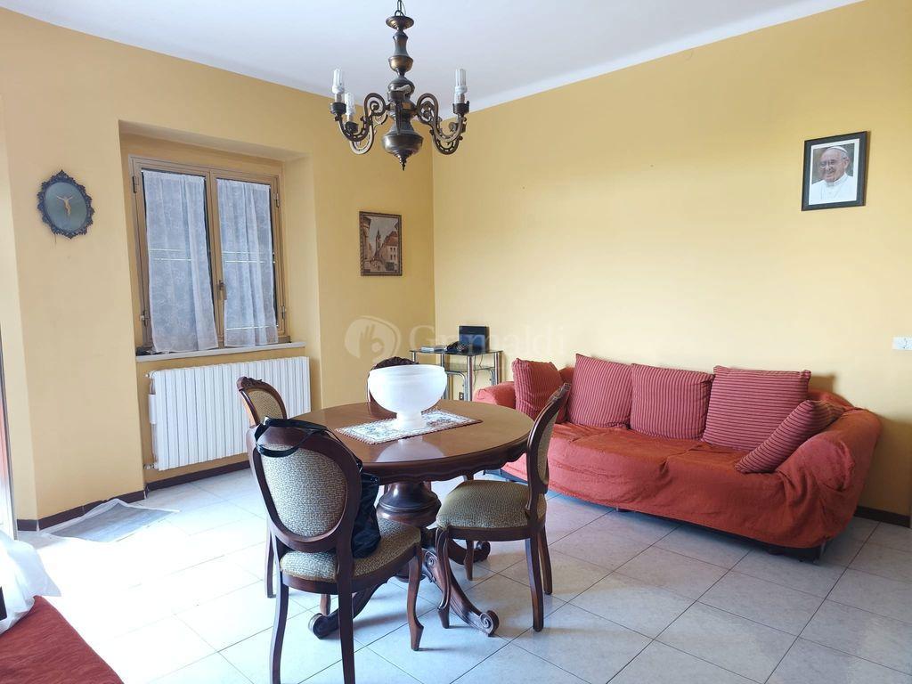 appartamento in vendita a Castelbellino in zona Stazione