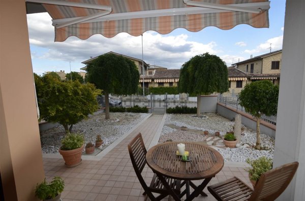 appartamento in vendita a Castelbellino in zona Stazione