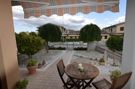 appartamento in vendita a Castelbellino in zona Stazione